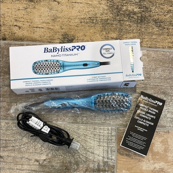BaBylissPRO Nano Titanium Blue Compact Thermal Paddle Brush 3 Heat Settings - Picture 1 of 4